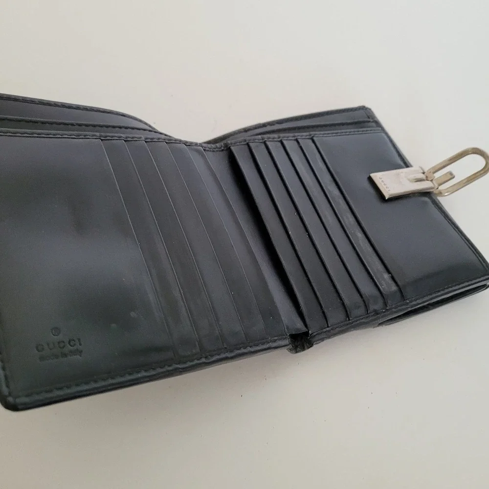 Gucci Vintage Black Leather Bifold Wallet G Logo Buckle Silver Hardware Italy